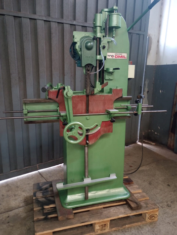 Furadeira de corrente Omil